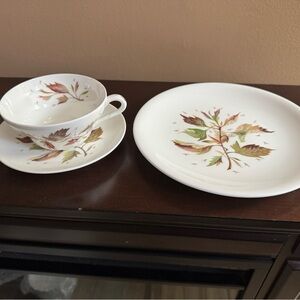 Wedgefield bone china -wakefield Leaf Design Dinnerware Set